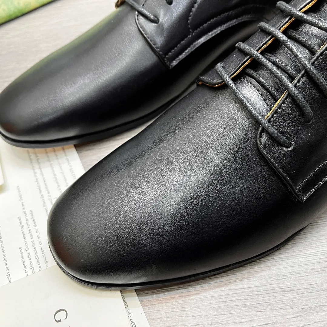 Ex-factory price: 480💰-(Gucci) men’s loafers! Genuine molded horsebit, a classic must-have for your shoe cabinet! The feet are particularly delicate! This Gucci original version is a set last, and we are consistent with the counter! Therefore, it is more comfortable in terms of last shape and comfort! Take it to the counter and compare at will! Good shoes are more than just what they make! But grasp the essence from the inside out! Material: Imported first-layer cowhide! Genuine leather outsole imported from Italy, size: 39-44 (38/45 customized, non-refundable)